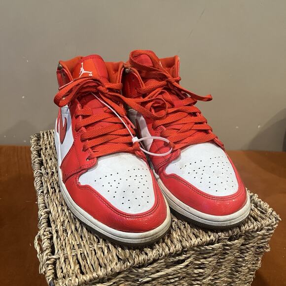 Air Jordan 1 SE Mid Sweater Size 8.5, Barcelona Edition - Picture 2 of 8